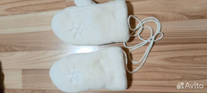 Варежки женские