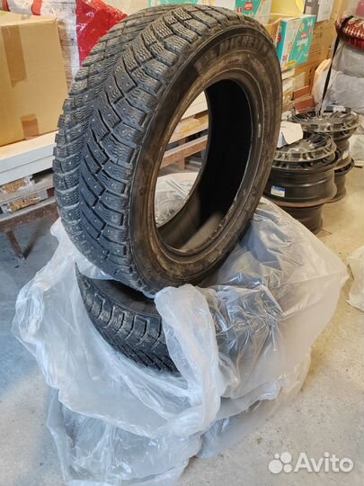 Michelin X-Ice North 4 205/60 R16