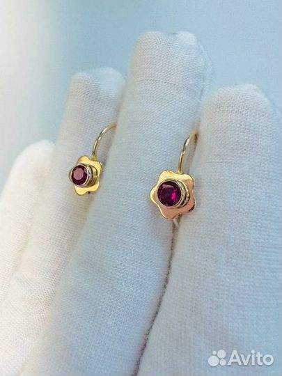 Золотые серьги с камнем