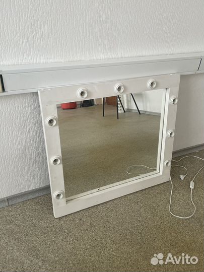 Зеркало с подсветкой для визажиста