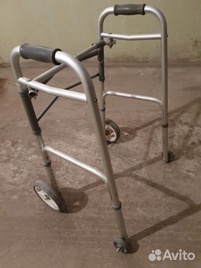 Ходунки для взрослых на колесах