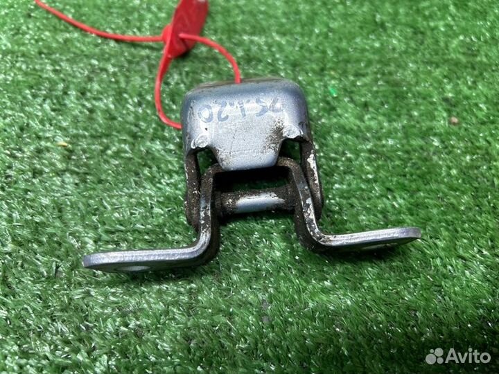 Петля двери передняя левая Mazda Сх7