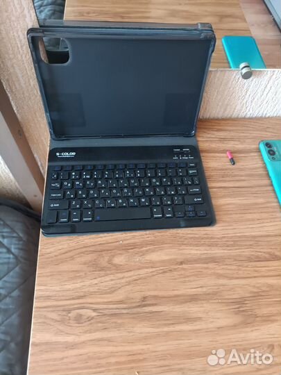 Планшет с клавиатурой и мышкой