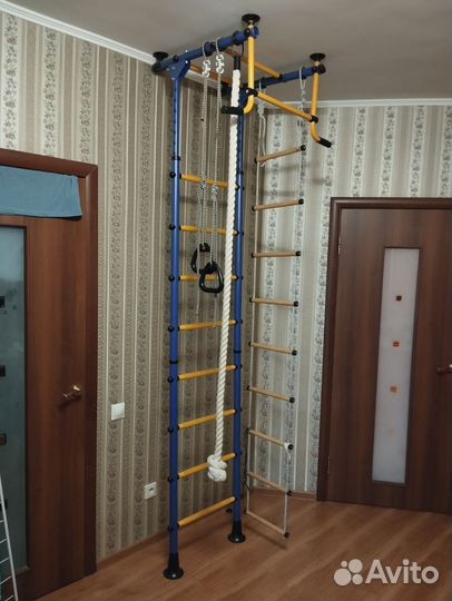 Шведская стенка с турником и брусьями