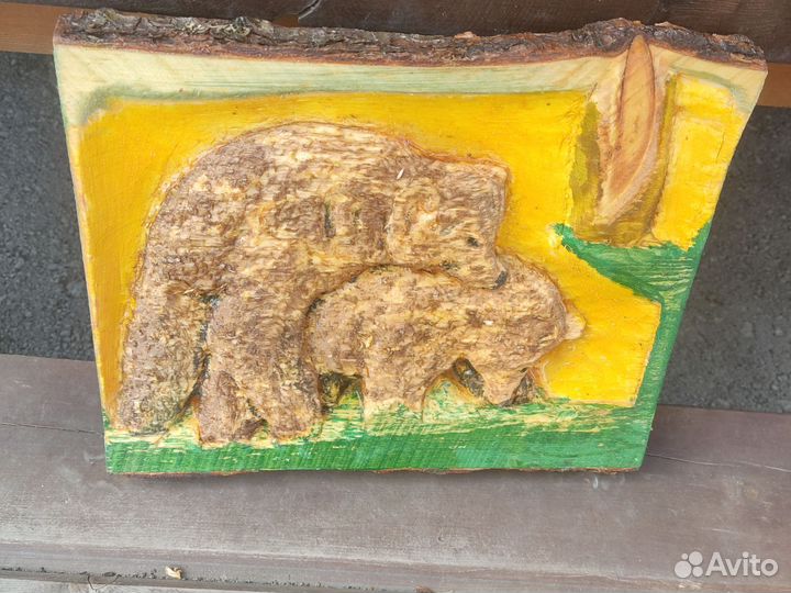 Картина вытесаная из дерева