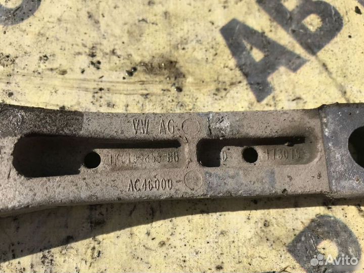 Опора двигателя задняя Volkswagen Golf Plus