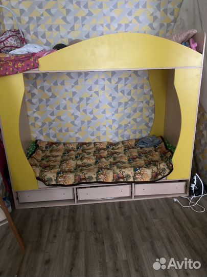 Двухъярусная кровать