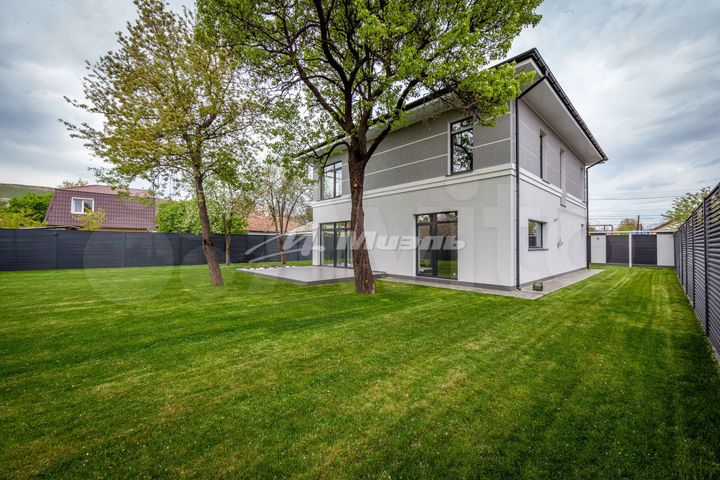 Дом 192,3 м² на участке 7,4 сот.