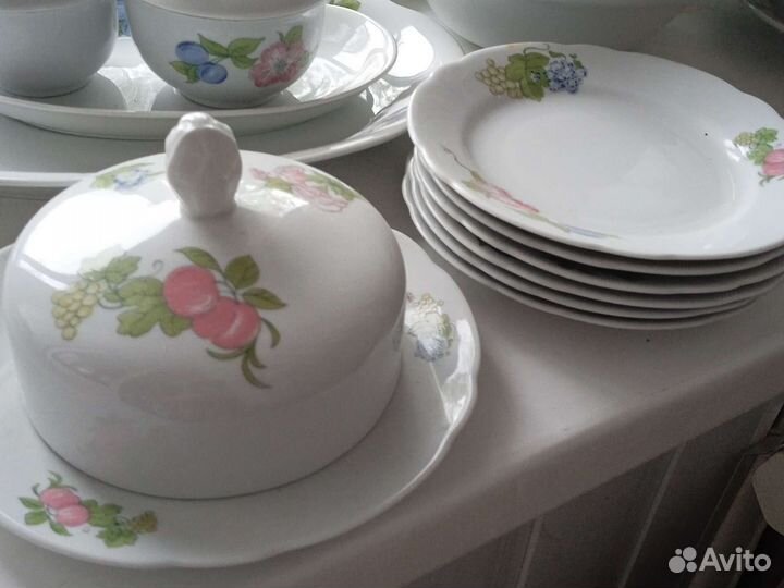 Сервиз столовый на 6 персон. Цена договорная
