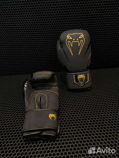Боксерские перчатки