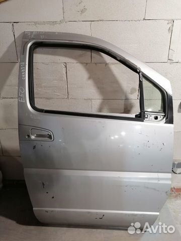 Дверь передняя правая Nissan Elgrand E50