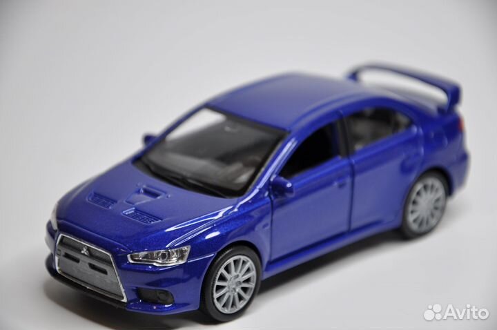 Модель автомобиля Mitsubishi Lancer X металл