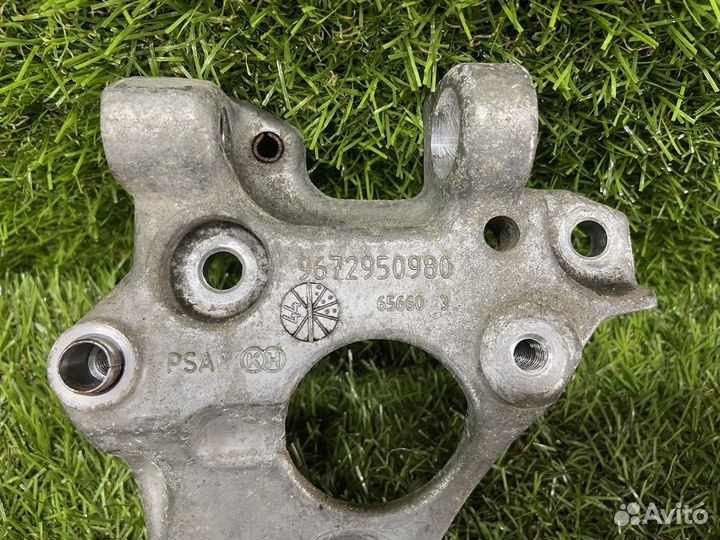 Кронштейн комрессора кодиционера Peugeot 308 DV6