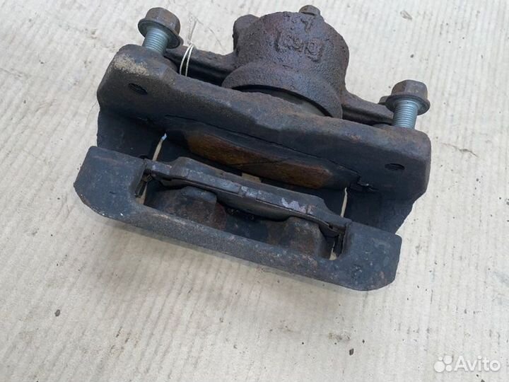 Суппорт тормозной передний левый Toyota Corolla