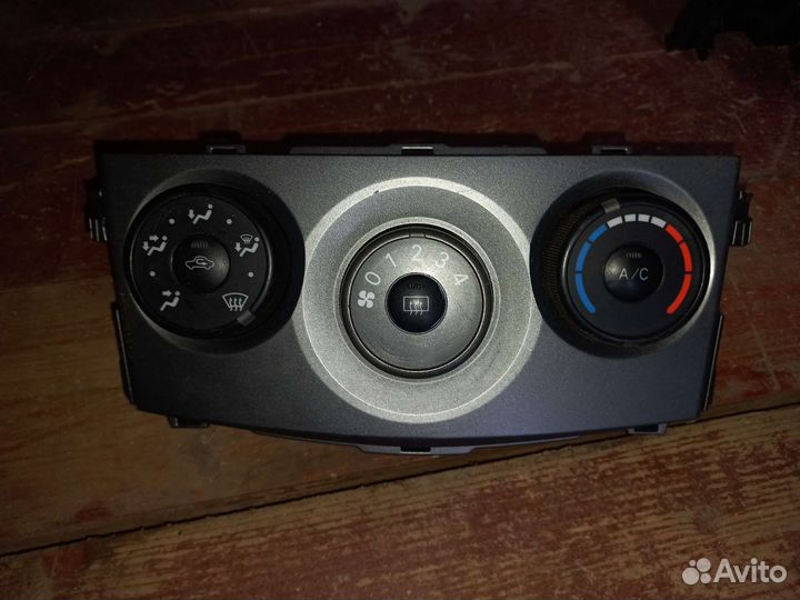 Блок управления печкой на Тойота королла 150 кузов