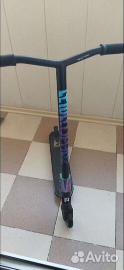 Трюковой самокат reaction