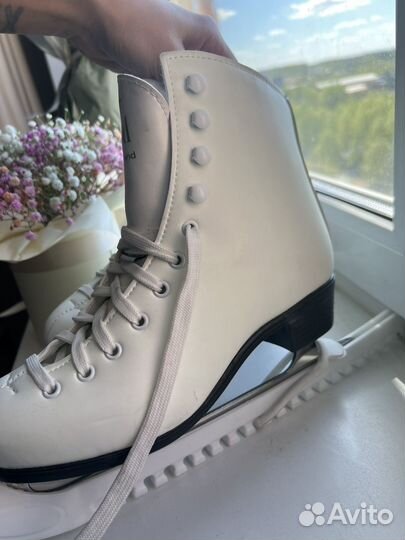 Фигурные коньки graf