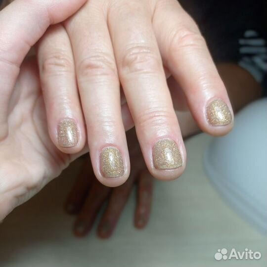 Модель на маникюр