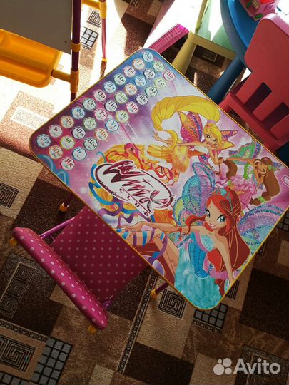 Детский стол и стул, мольберт