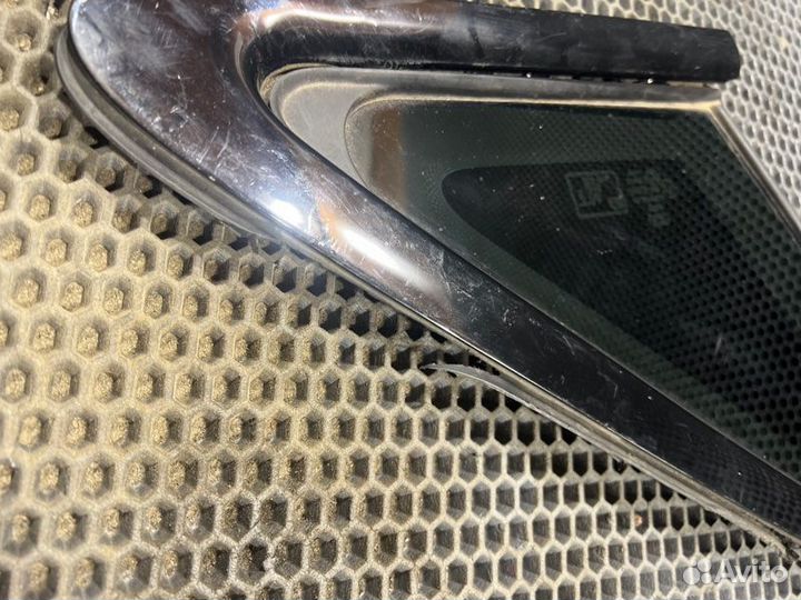 Форточка задняя левая Audi A4 B9 DES 2.0 TDI 2017