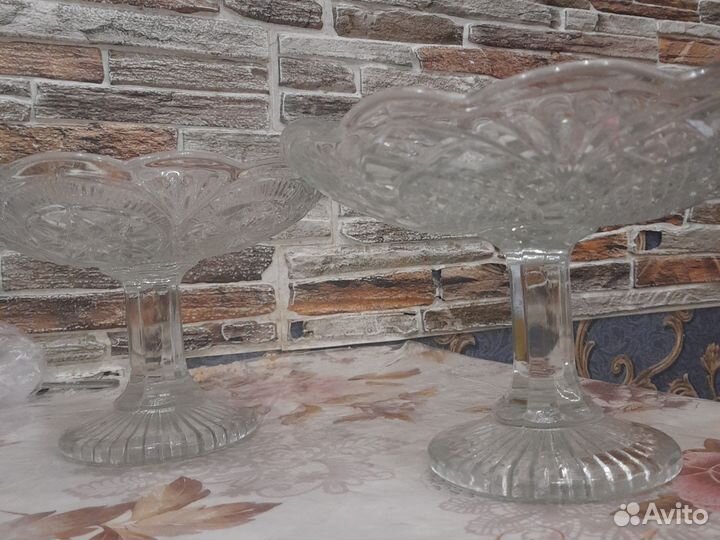 Тарелка для фруктов на ножке