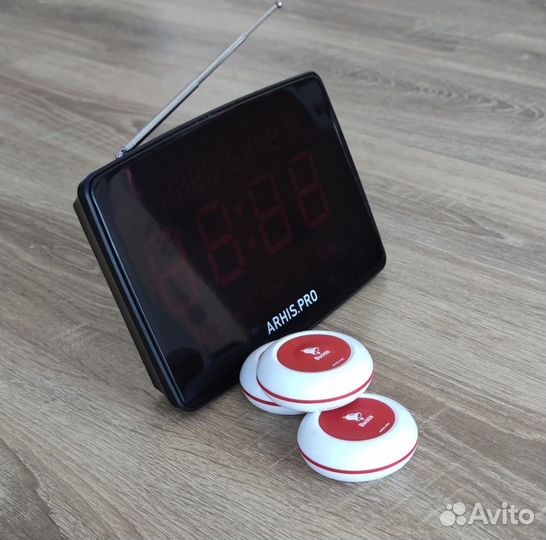 Кнпока вызова официанта и табло отображения вызова