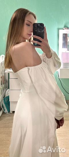 Свадебное платье с открытыми плечами