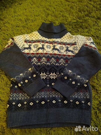 Свитер с оленями