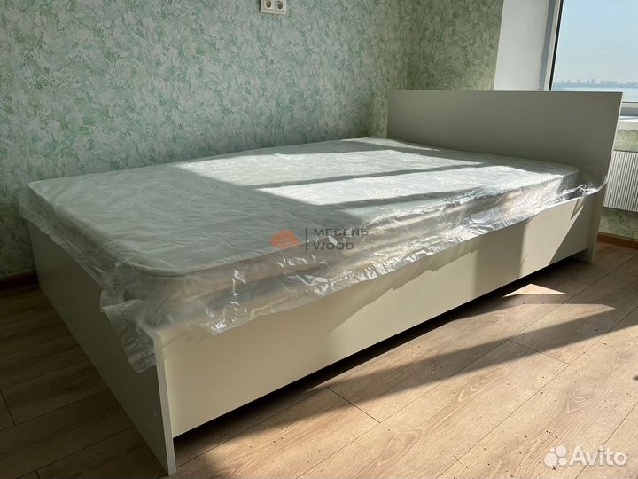 Кровать двуспальная