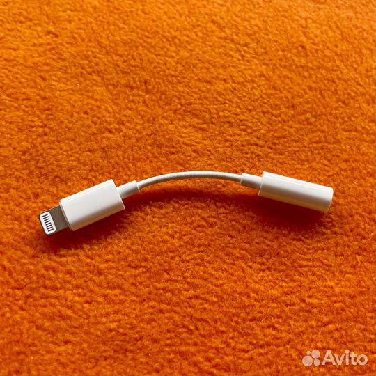 Appple Lightning to 3.5 mm Headphone Jack Adapter