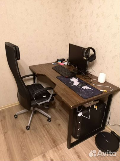 Компьютерный стол в стиле лофт