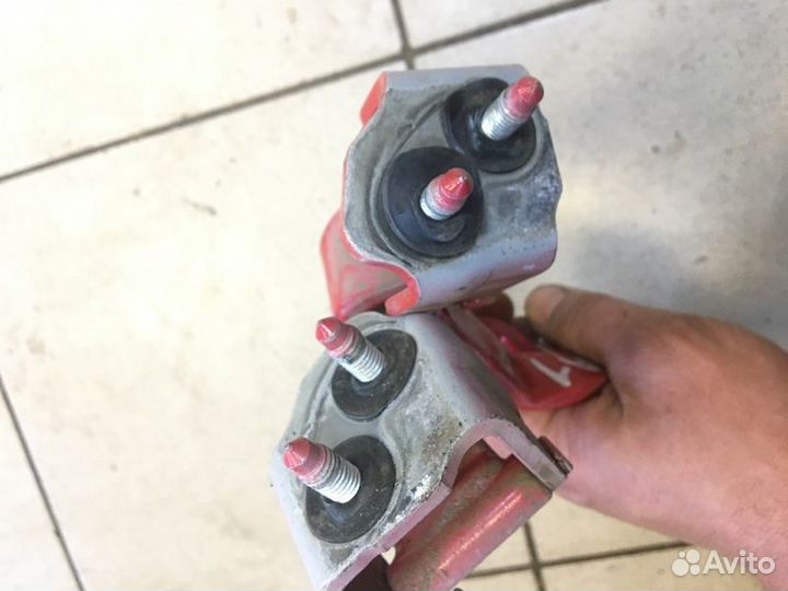 Петля багажника Audi A1