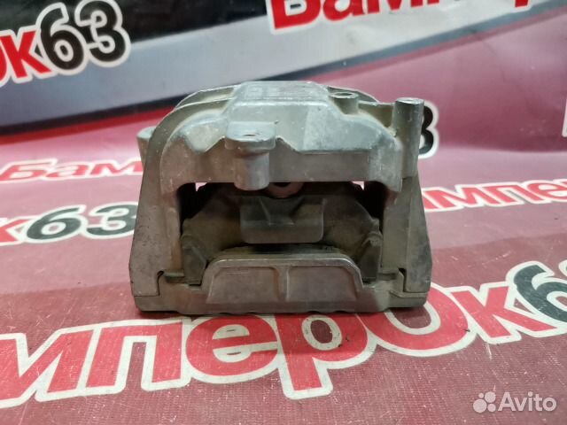 Подушка двигателя правая Volkswagen Passat