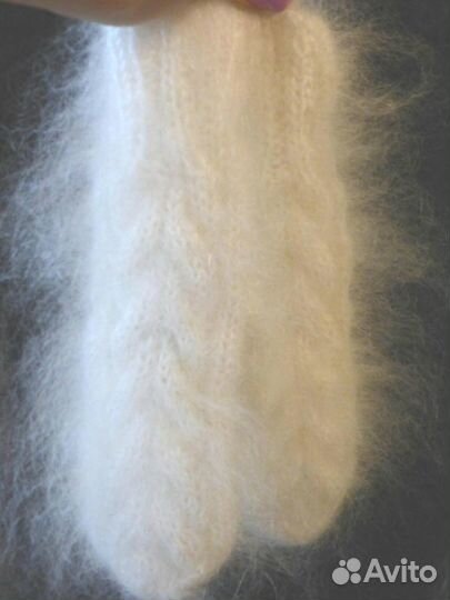 Белые пуховые варежки женские