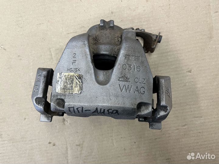 Суппорт со скобой передний правый Ауди А4 Б9