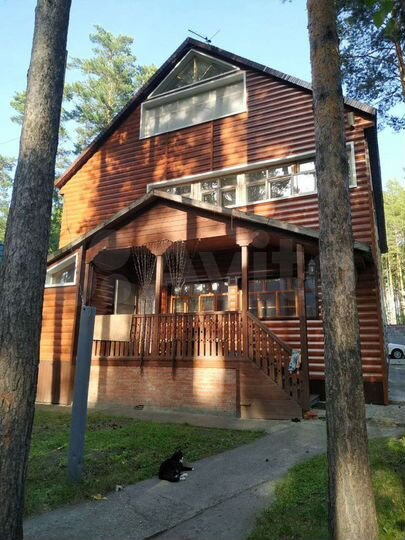 Коттедж 250 м² на участке 10 сот.