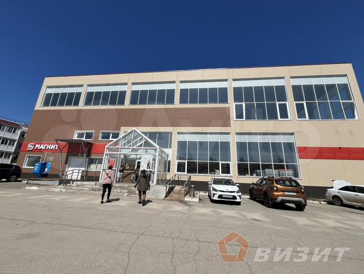 Торговое помещение общий вход с Магнитом, с лифтом