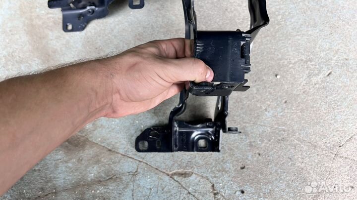 Кронштейн фары Bmw X5 2018- 51647421709 G05, левый