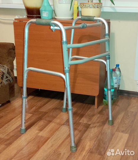 Ходунки для инвалидов, больных и пожилых людей