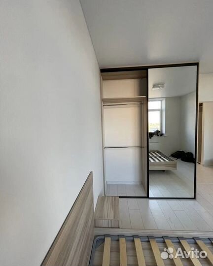 Шкаф с зеркалом