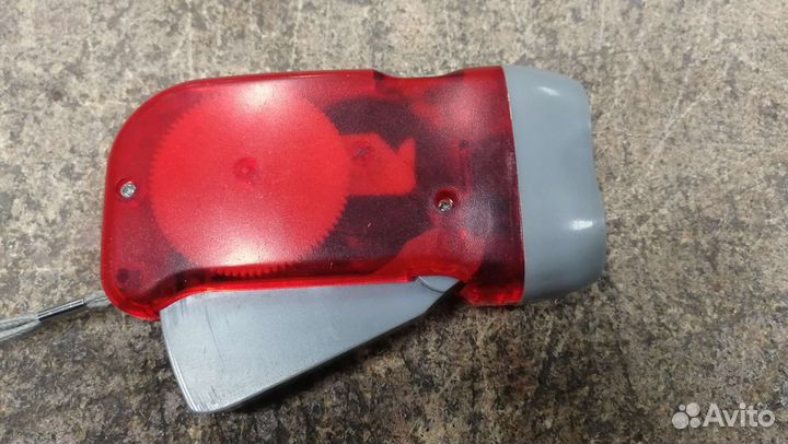 Фонарик с динамомашинкой