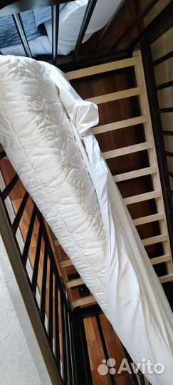 Детская кроватка с поперечным маятником