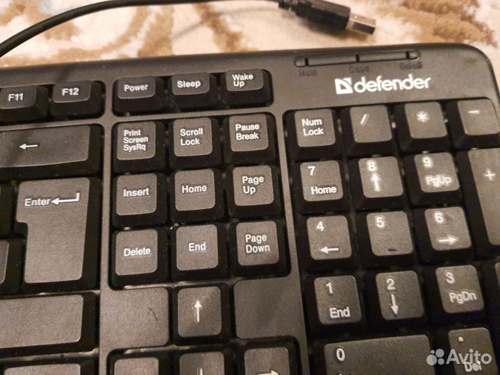 Клавиатура проводная, мышь беспроводная