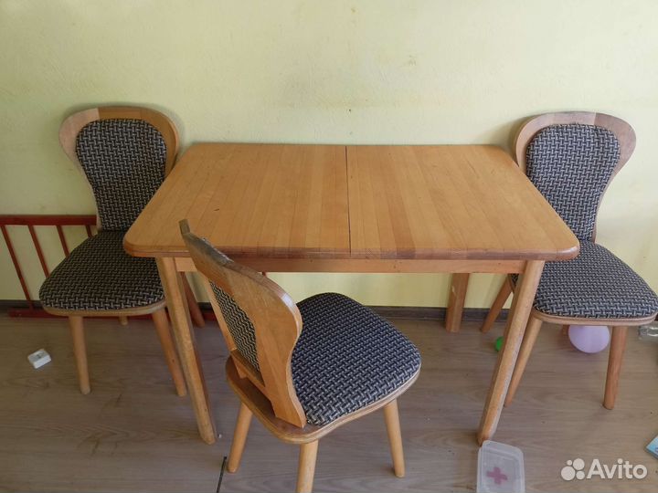 Стол со стульями