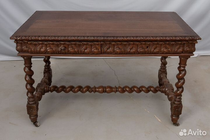 Старинный письменный стол в стиле Генриха II