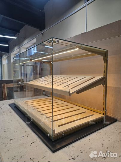 Настольная витрина Danvel