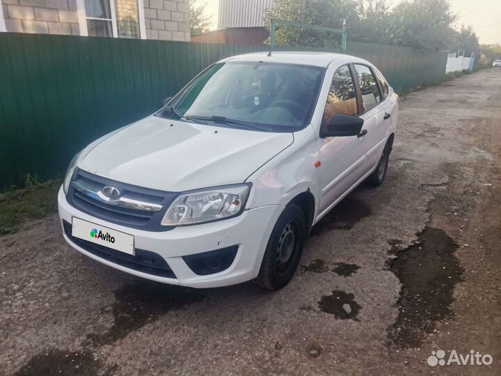 LADA Granta 1.6 МТ, 2014, битый, 136 600 км