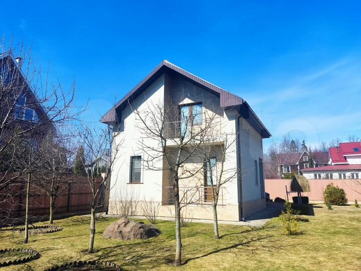 Коттедж 820 м² на участке 20 сот.