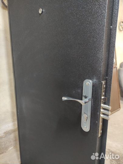 Дверь входная металлическая