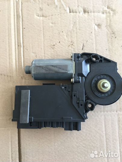 Моторчик стеклоподъемника Фольксваген Фаэтон(1476)